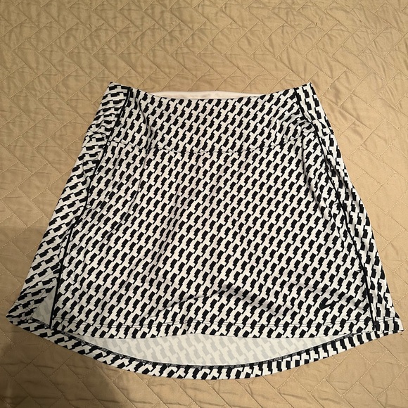 Nike Dri-Fit Golf Skort Size Medium - Picture 1 of 4